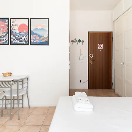 Guesthost - Step Into - Tortona District Apartmán *